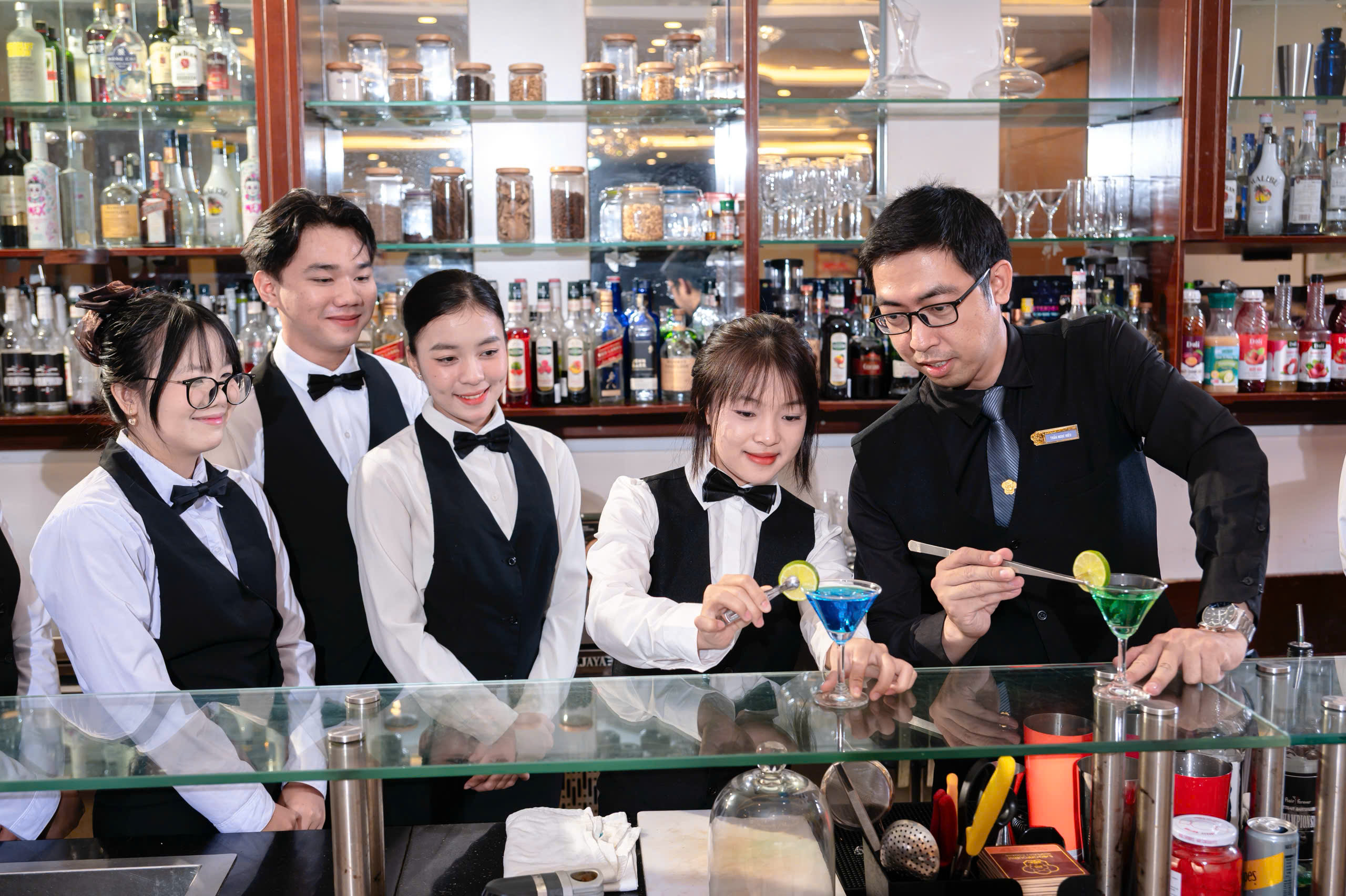 Các doanh nghiệp lớn 'săn đầu người' tại STHC Career Day 2025 