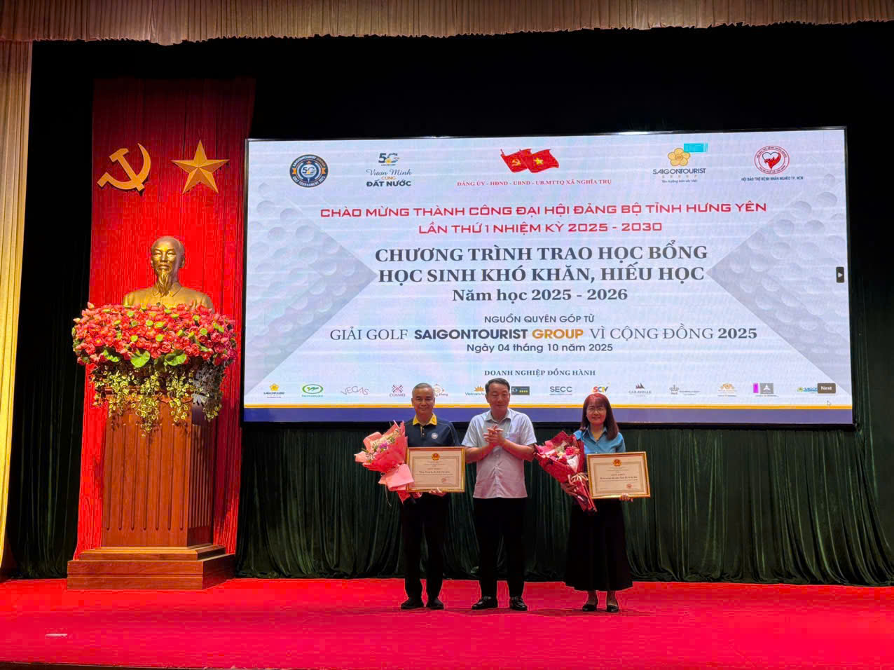Saigontourist Group trao tặng 750 suất học bổng trị giá 1 tỉ đồng cho học sinh có hoàn cảnh khó khăn