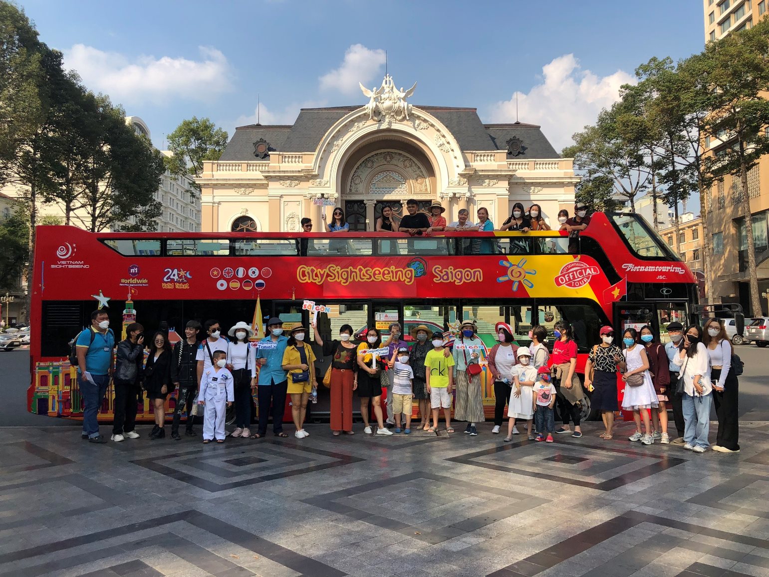 SAIGONTOURIST TRAVEL OPENS PROGRAM TO VISIT HO CHI MINH CITY PEOPLE'S COMMITTEE HEADQUARTER