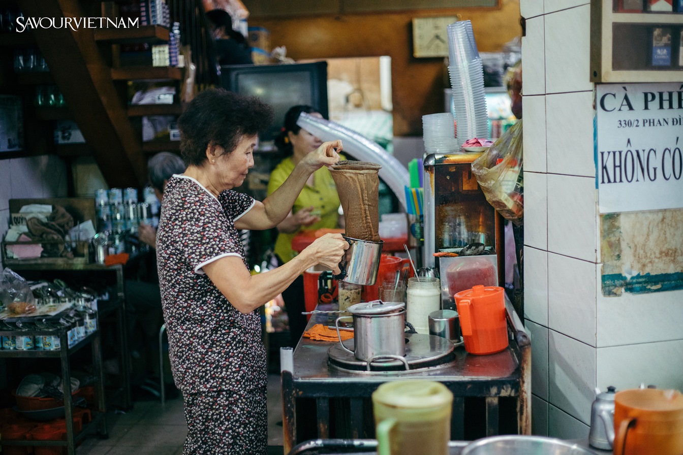 Come to Racket Coffee, Remember Old Saigon
